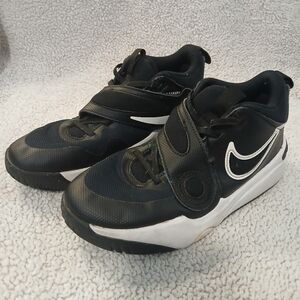 Nike Kids TEAM HUSTLE Black and White Sneakers